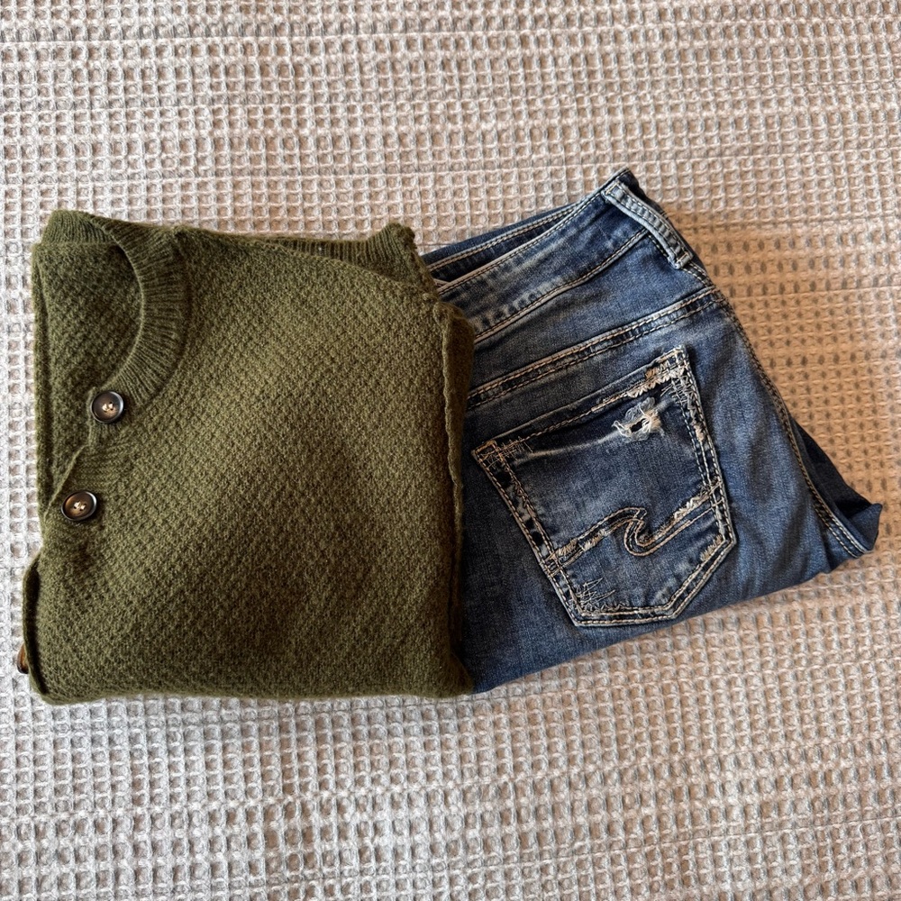 Luxuriously soft Olive Green Sweater, Size S/M